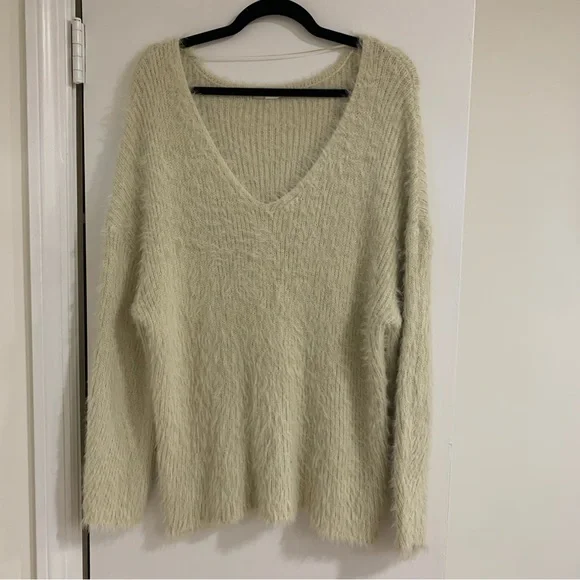 Urban Outfitters Kimchi Blue Priscilla Fuzzy Eyelash Knit Jumper Sweater Size M - Picture 2 of 10